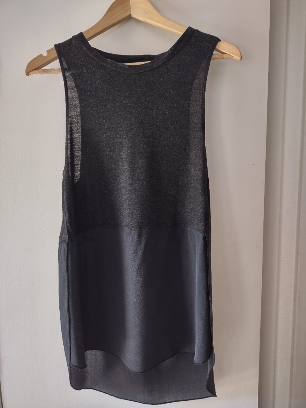 Wilfred Aritzia Silk Blend Sleeveless Tunic Top Medium Black High Low Hem Blouse